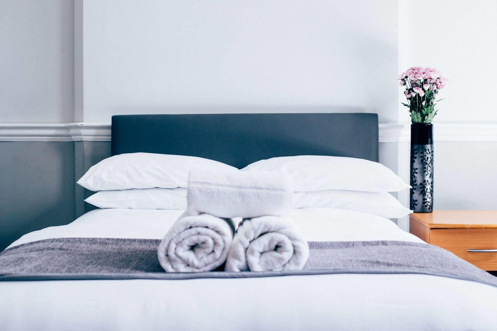 Bridgewood House Hotell Stafford Eksteriør bilde
